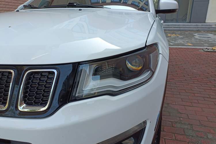 Used  Compass 2019 200T Automatic Family Edition - Connected Large Screen Version
