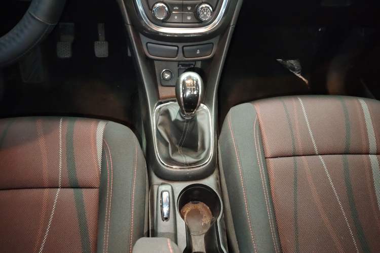 Used Buick Encore 2015 1.4T Manual Two-Wheel Drive Urban Advanced Model
