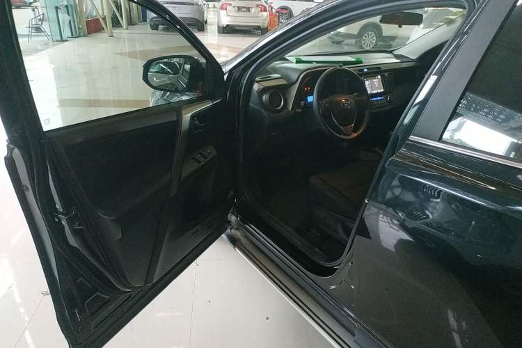 Used Toyota RAV4 2015 2.0L CVT Two-Wheel Drive Fashion Edition
