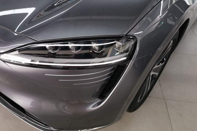 Used Hima Luxeed R7 2024 All-Electric 802 km Max
