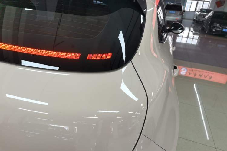 Used ORA Good Cat 2023 401 km Standard Range Premium Version Lithium Iron Phosphate
