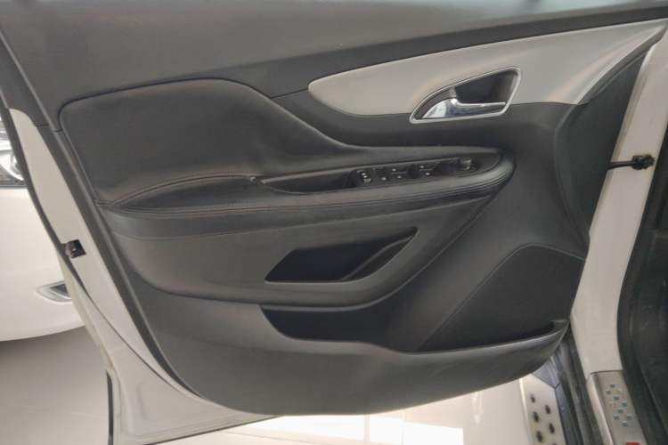 Used Buick Encore 2015 1.4T Automatic Two-Wheel Drive Urban Elite Version
