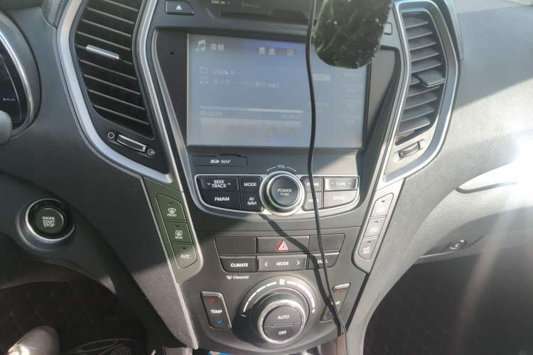 Used Hyundai Santa Fe 2013 Revised Version 2.4L Automatic All-Wheel Drive Luxury Trim