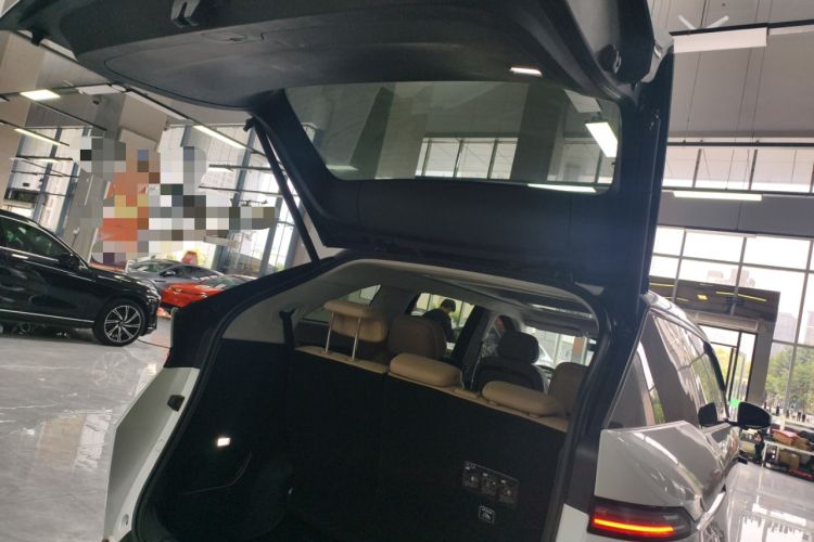 Used XPeng X9 2024 640 All-Wheel Drive High-Performance Max
