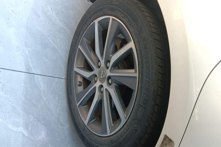 Used Lexus ES 2015 300h Comfort Edition
