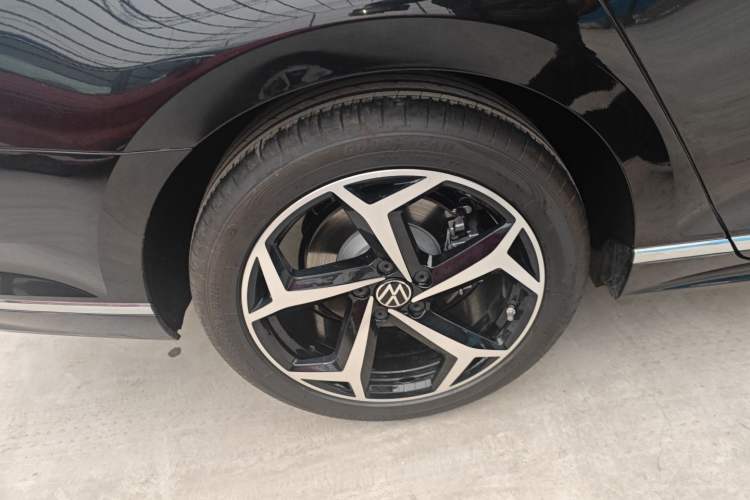 Used Volkswagen Magotan 2025 Revised Version Zhongxiang Edition 330TSI DSG Luxury Trim
