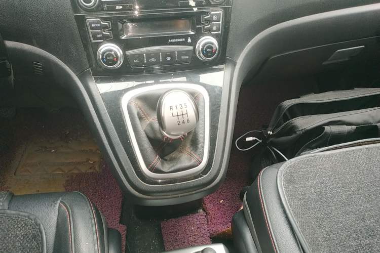 Used Haval H6 2016 Upgraded Model 1.5T Manual Two-Wheel Drive Elite Version
