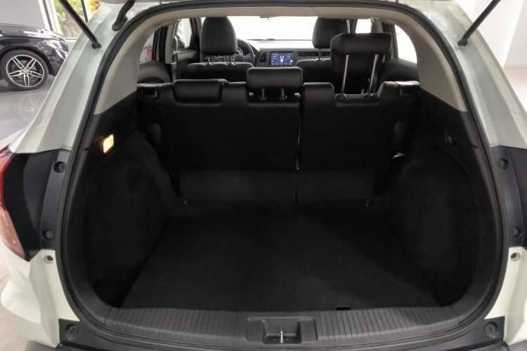 Used Honda Vezel 2017 1.8L CVT Front-Wheel Drive Pioneer Edition