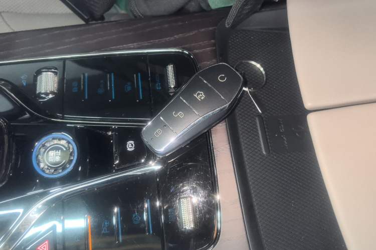 Used BYD Han 2025 EV Intelligent Driving Edition 701KM LiDAR Flagship Model
