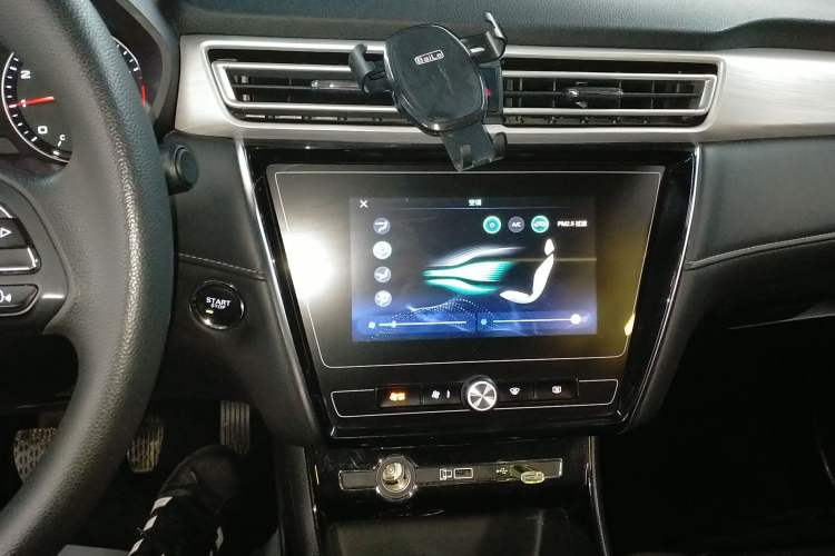 Used Roewe i5 2020 1.5L Manual 4G Connect Luxury Edition