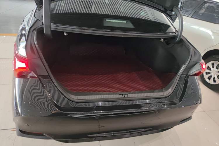 Used Toyota Avalon 2019 Dual-Engine 2.5L Luxury Edition China VI Standard
