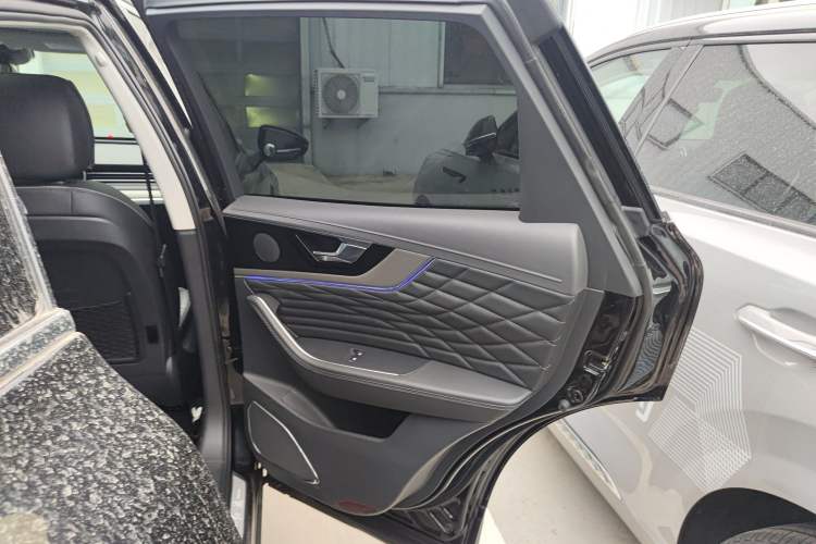 Used Hongqi HS5 2022 Facelifted Version 2.0T Smart Connect Flagship All-Wheel-Drive Edition
