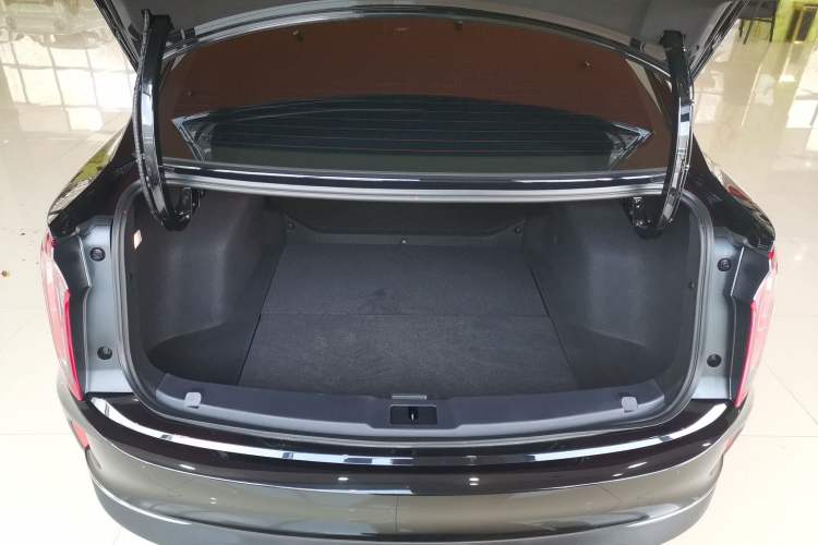 Used Hongqi E-QM5 2022 431 km Charge & Enjoy Edition