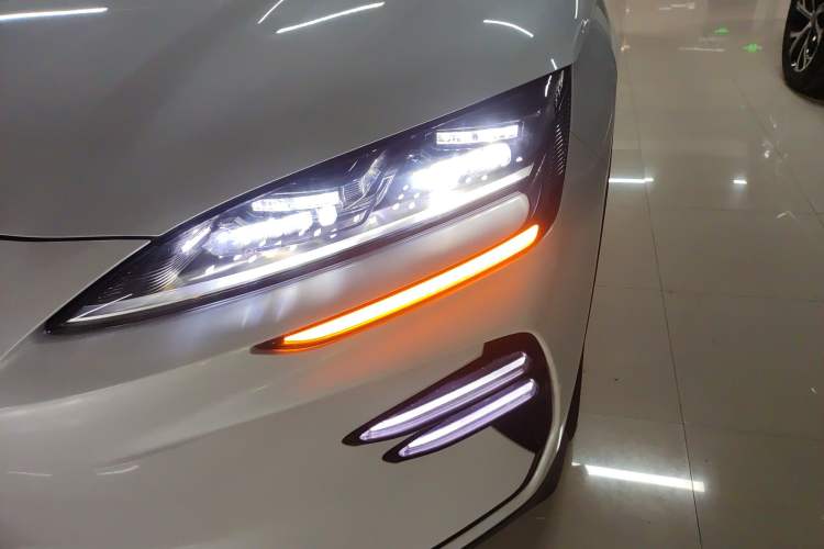 Used BYD Song PLUS New Energy 2023 Champion Edition EV 520KM Prestige Model
