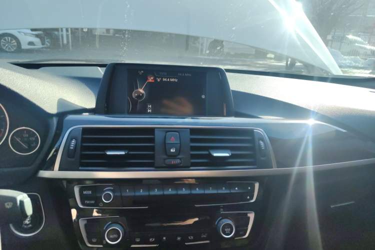 Used BMW 3 Series 2017 318i Fashion Model
