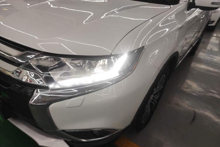 Used Mitsubishi Outlander 2016 2.4L 4x4 Elite Edition 5 Seats
