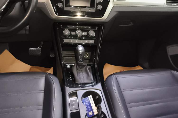 Used Volkswagen Touran 2016 Volkswagen Touran L 280TSI DSG Luxury Edition
