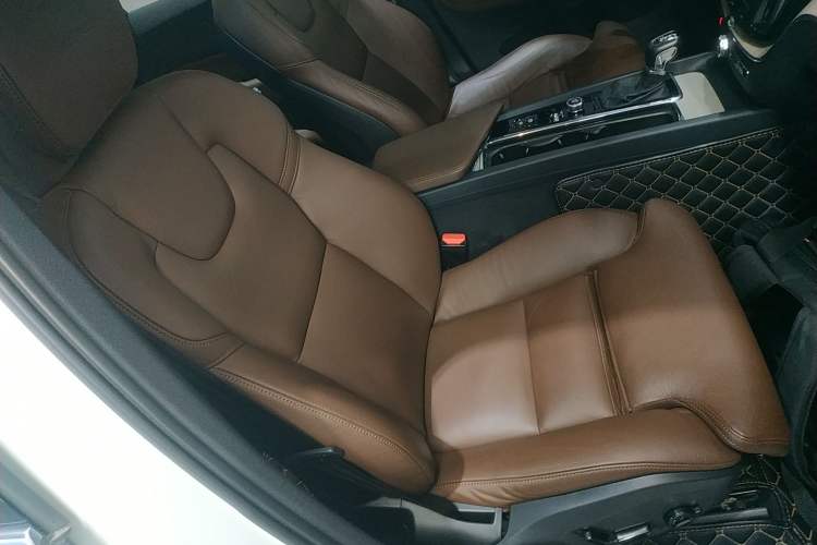 Used Volvo XC60 2019 T5 4x4 Zhiyuan Edition China VI Standard