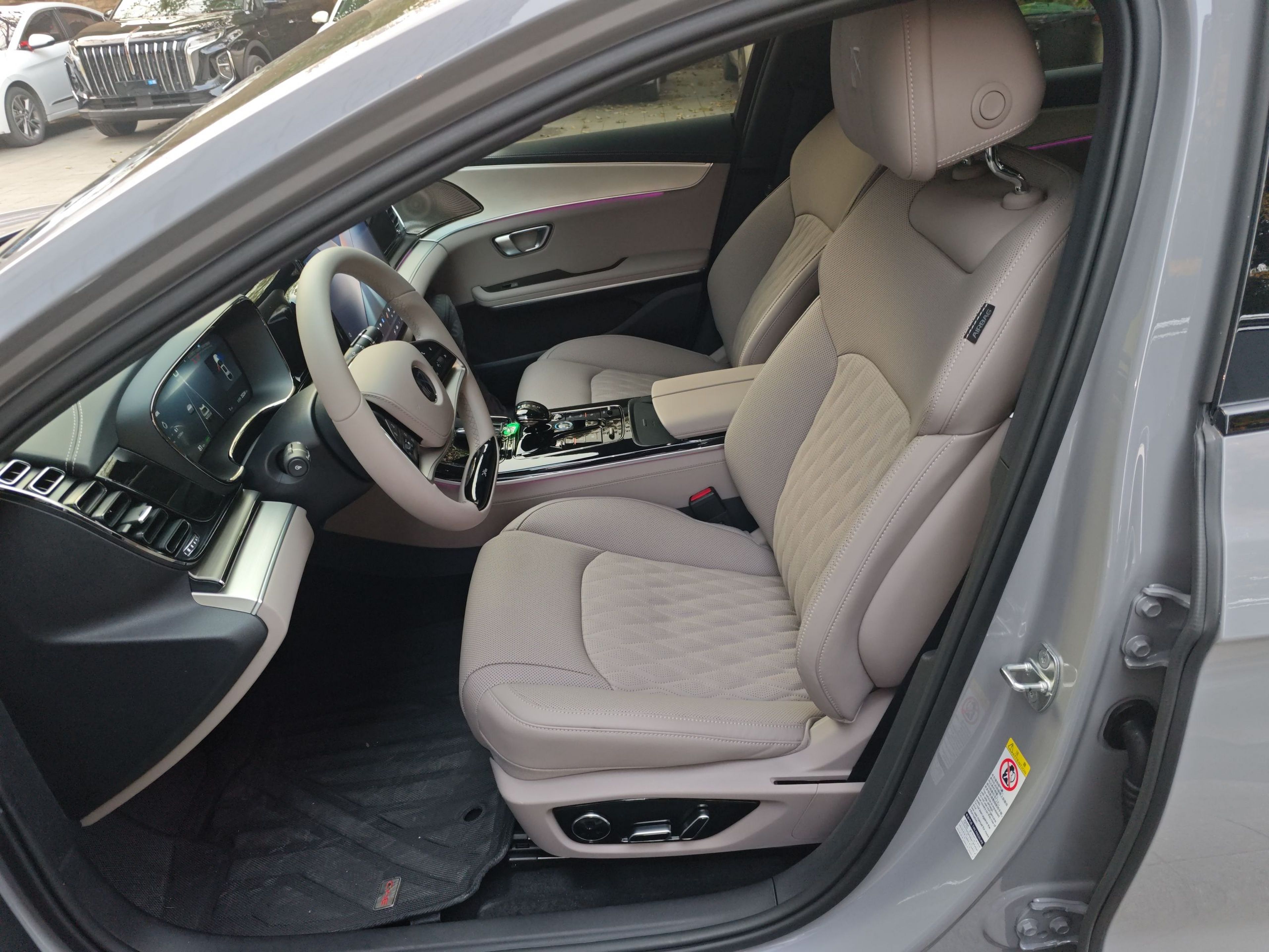 Переднее сиденье в автомобиле