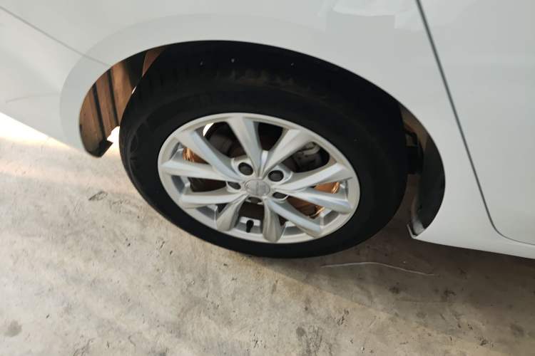 Used Roewe i5 2019 1.5L Automatic 4G Connected Langyue Edition