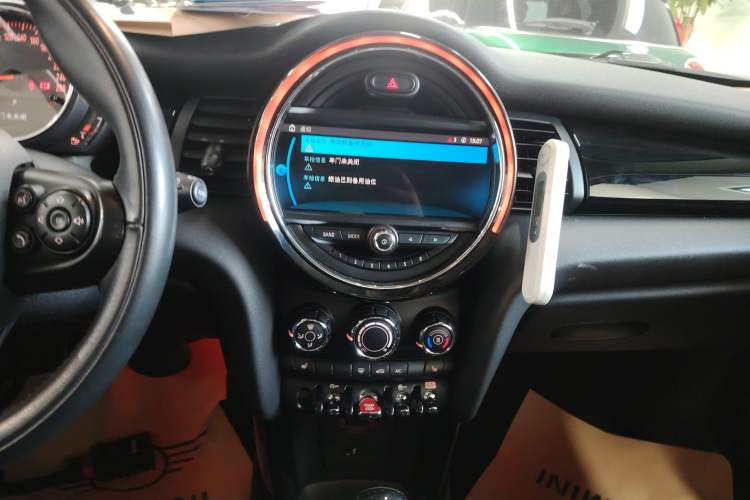 Used  MINI 2019 1.5T COOPER Classic Edition Five-Door Version