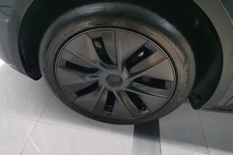 Used Tesla Model Y 2024 Rear-Wheel-Drive Version
