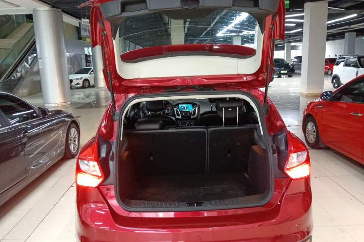 Used Ford Focus 2012 Hatchback 1.6L Automatic Fashion Edition
