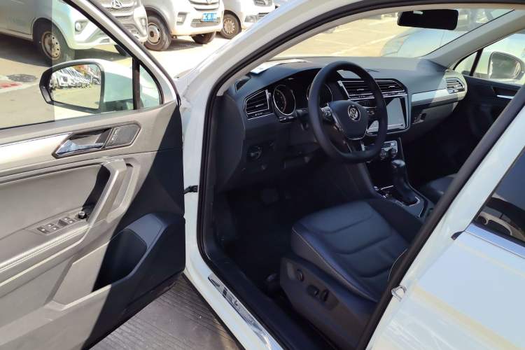 Used Volkswagen Tiguan L 2019 Updated Version 330TSI Automatic Two-Wheel Drive Panoramic Comfort Edition China VI Standard
