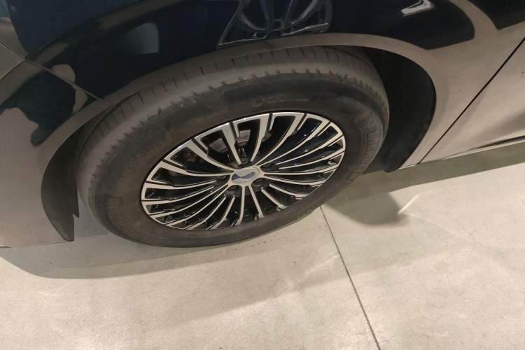 Used Denza D9 2022 DM-i 1040 Prestige Model