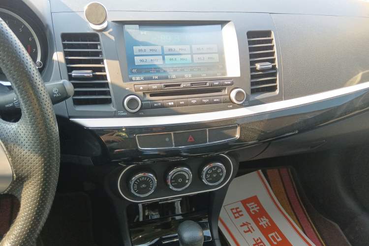 Used Mitsubishi Lancer EX 2016 1.8L CVT Black-and-White Retro Edition