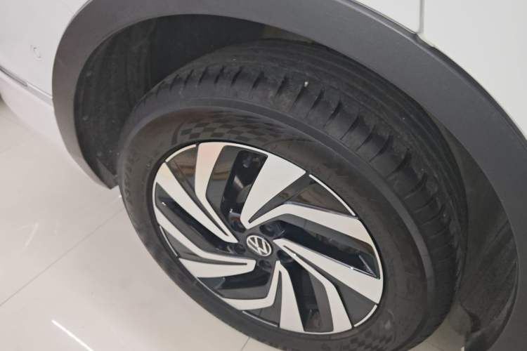 Used Volkswagen Tiguan L 2024 Outstanding Model 330TSI Automatic Two-Wheel Drive R-Line Dragon Glory Edition
