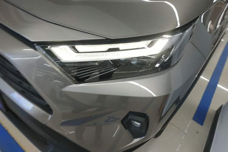 Used Toyota RAV4 2023 Dual-Engine 2.5L E-CVT Two-Wheel Drive Elite Plus Edition
