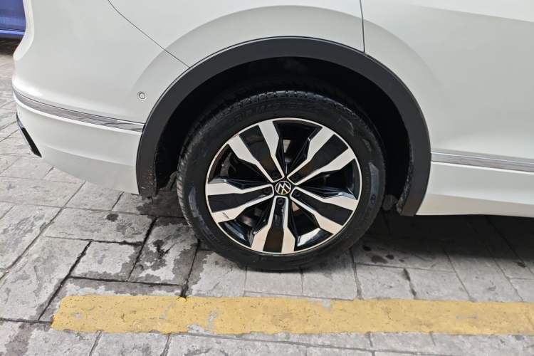 Used Volkswagen Tiguan L 2023 330TSI Automatic Two-Wheel Drive R-Line Enjoyment Edition
