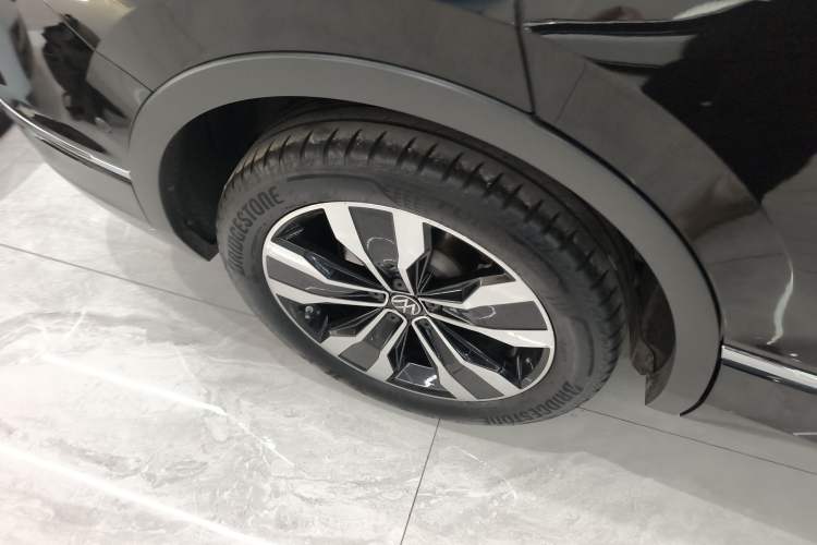 Used Volkswagen Tiguan L 2022 330TSI Automatic Two-Wheel Drive R-Line Flagship Edition
