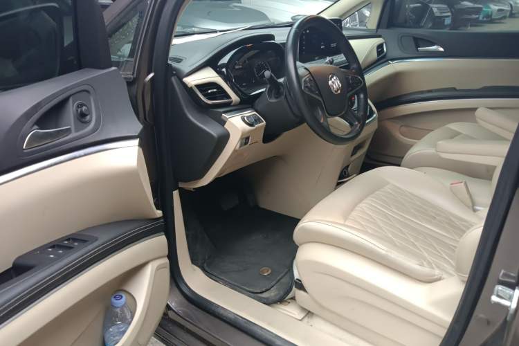 Used Buick GL8 2023 Facelifted Land Cruiser Executive Luxury Version
