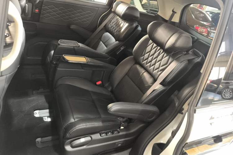 Used Honda Elysion 2019 2.0L Hybrid Luxury Edition
