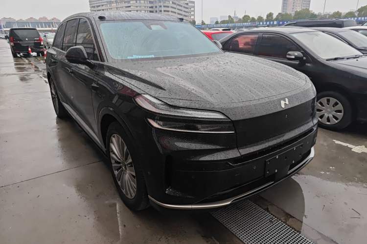 Used ONVO Luxeed L90 2025 Model—Ultra Six-Seater Version
