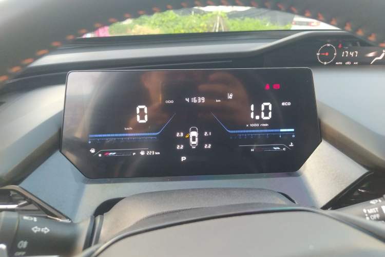 Used Oshan Z6 2023 Blue Whale 1.5T DCT Luxury Model
