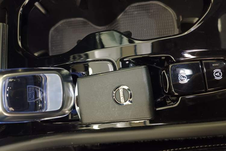 Used Volvo XC40 2024 B4 4x4 Smart Luxury Edition