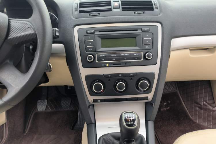 Used Skoda Octavia 2015 Classic Model 1.6L Manual Yijie Edition