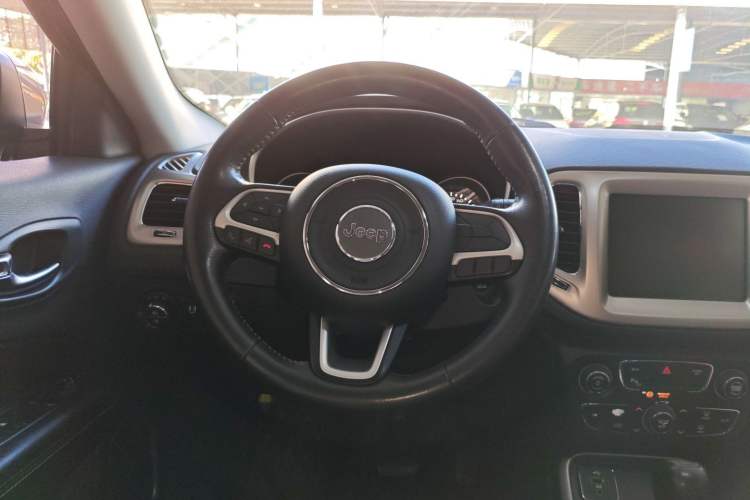 Used  Compass 2017 200T Automatic Family Edition