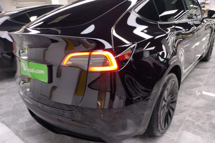 Used Tesla Model Y 2023 Long-Range All-Wheel-Drive Version
