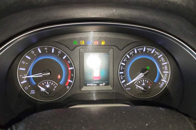 Used Haval H2 2018 Chuanxiang Edition Blue Badge 1.5T Dual-Clutch Two-Wheel Drive Fashionable Model