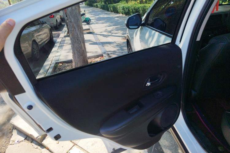 Used Honda Vezel 2017 1.8L CVT Front-Wheel Drive Pioneer Edition
