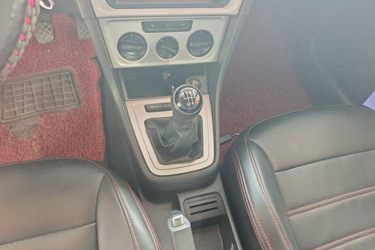 Used Volkswagen Lavida 2013 Revised Classic 1.6L Manual Fashion Edition