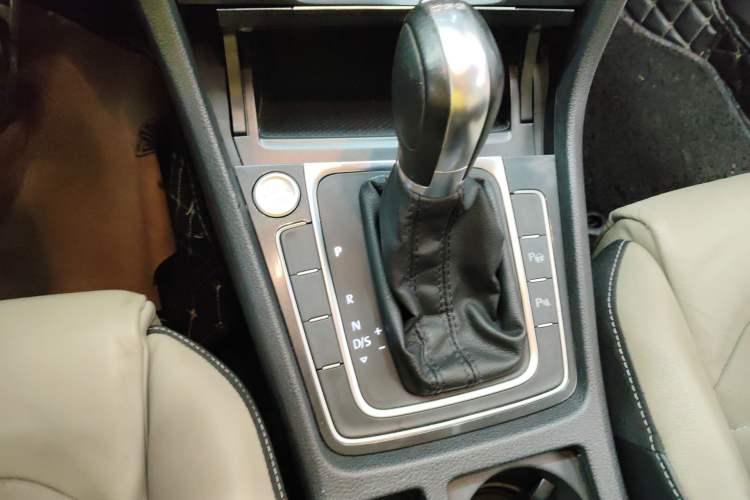 Used Volkswagen Golf 2017 230TSI Automatic Luxury Million-Vehicle Commemorative Edition