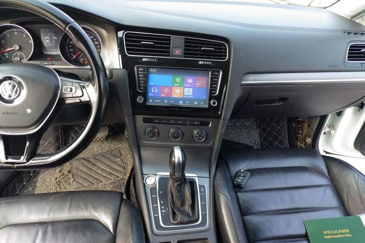 Used Volkswagen Golf 2015 1.4TSI Automatic Luxury Model
