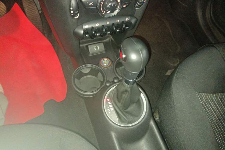 Used  MINI 2011 1.6L ONE
