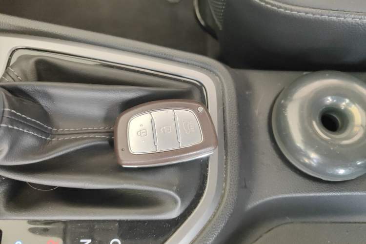 Used Hyundai ix25 2015 1.6L Automatic Two-Wheel Drive Smart GLS Trim
