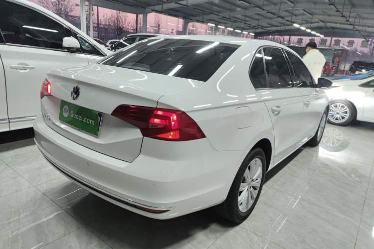 Used Volkswagen Bora 2016 1.6L manual Comfort trim level
